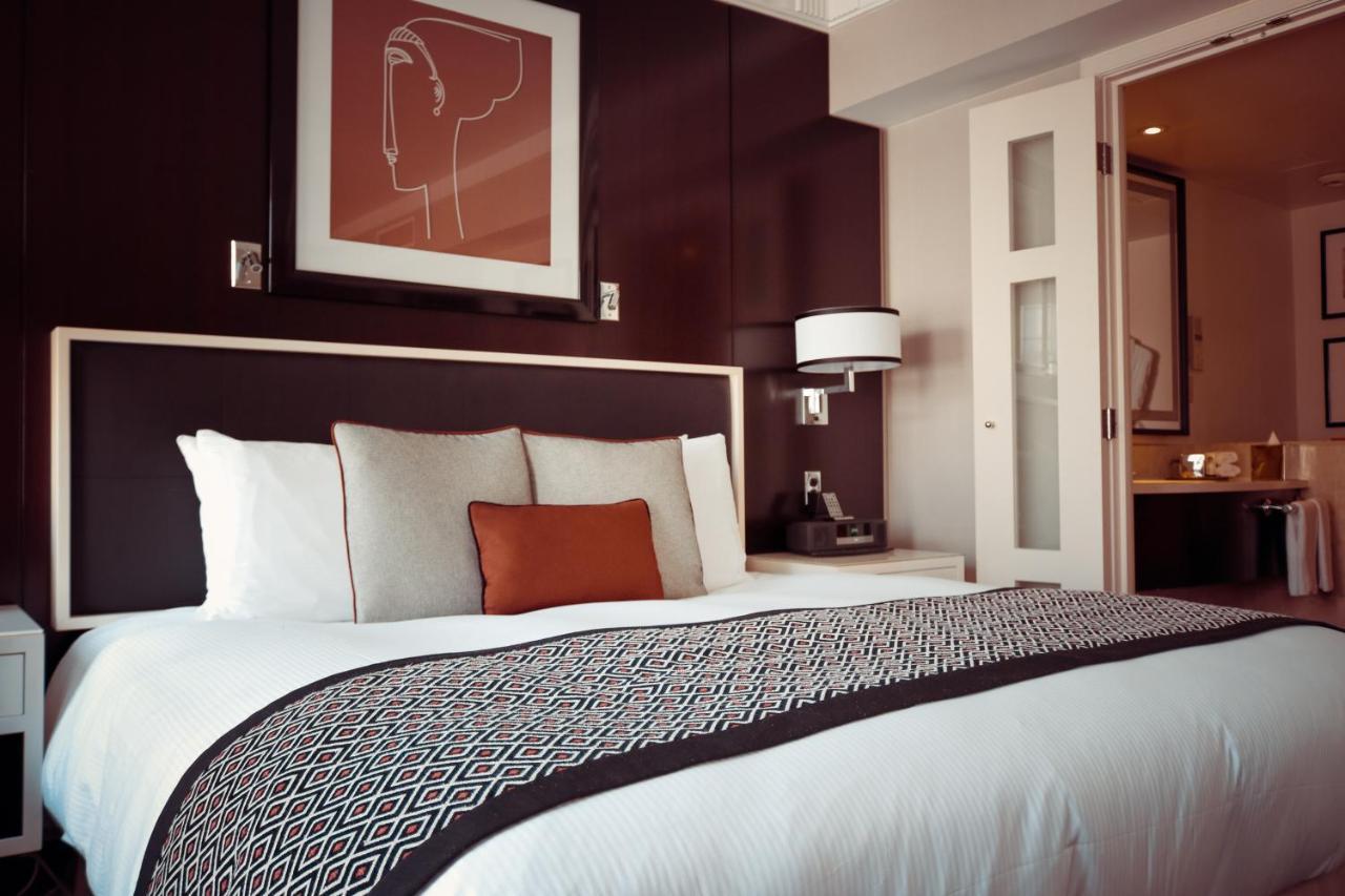 Admiral Suites